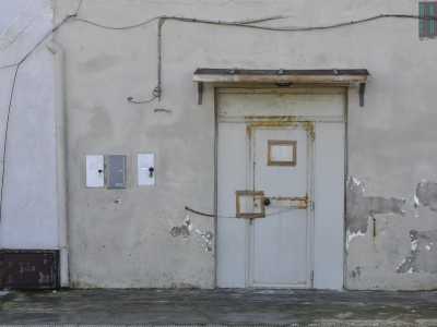 Il degrado del lungomare a sud di Bari